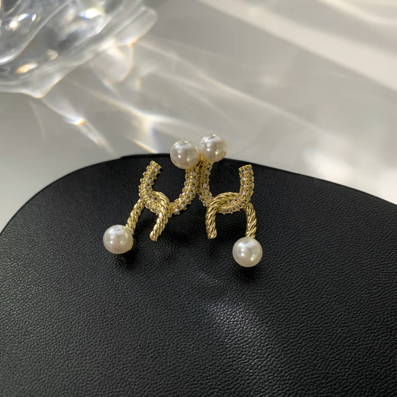 

Vershal D-24 Elegant 18k Gold Plated Luxury Diamond Pearl U-Shape Stud Earrings For Women 2021