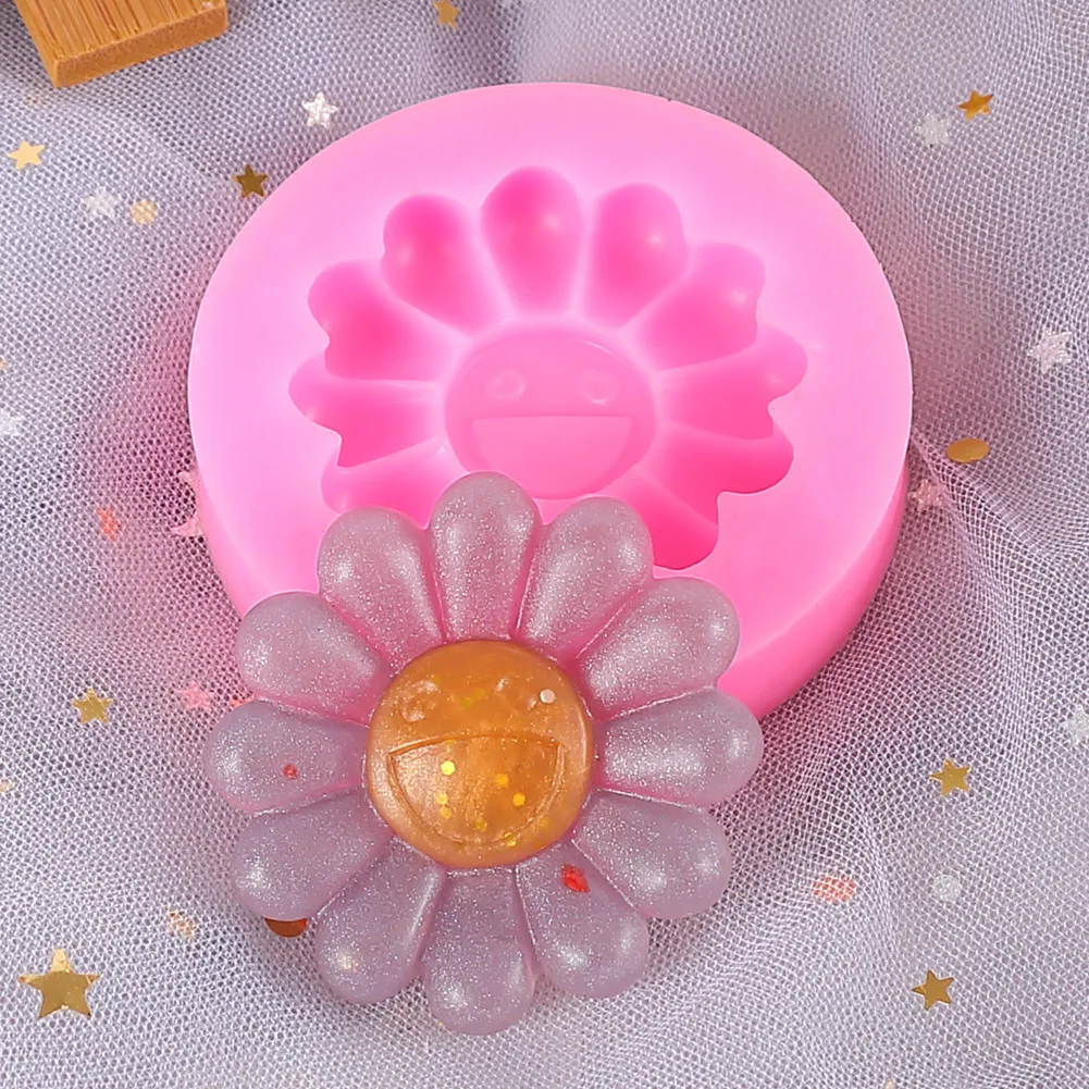 

Silicone Mold Sun Flower Flower Keychain Keychain Pendant Casting Mold with Hole Glossy Sunflower Resin Mold Pendants Making Cra