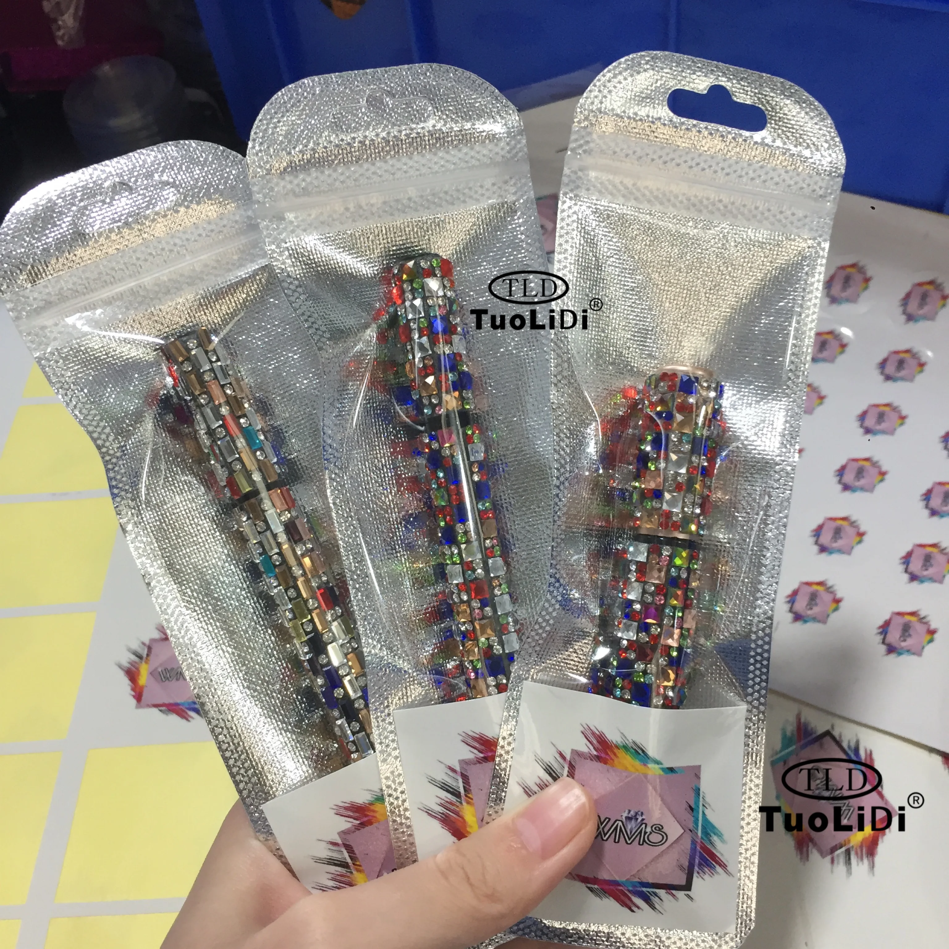 

Wholesale Waterproof Fast Drying Eyelashes Glue Clear Strip Lashes Adhesive Glue Magic With Private Label, Black