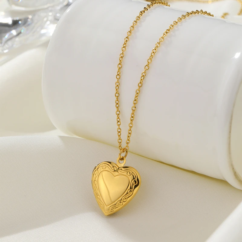 

18K Gold Plated Stainless Steel Frame Blank Locket Jewelry Custom Logo Heart Lock Photo Locket Pendant Necklace for Women