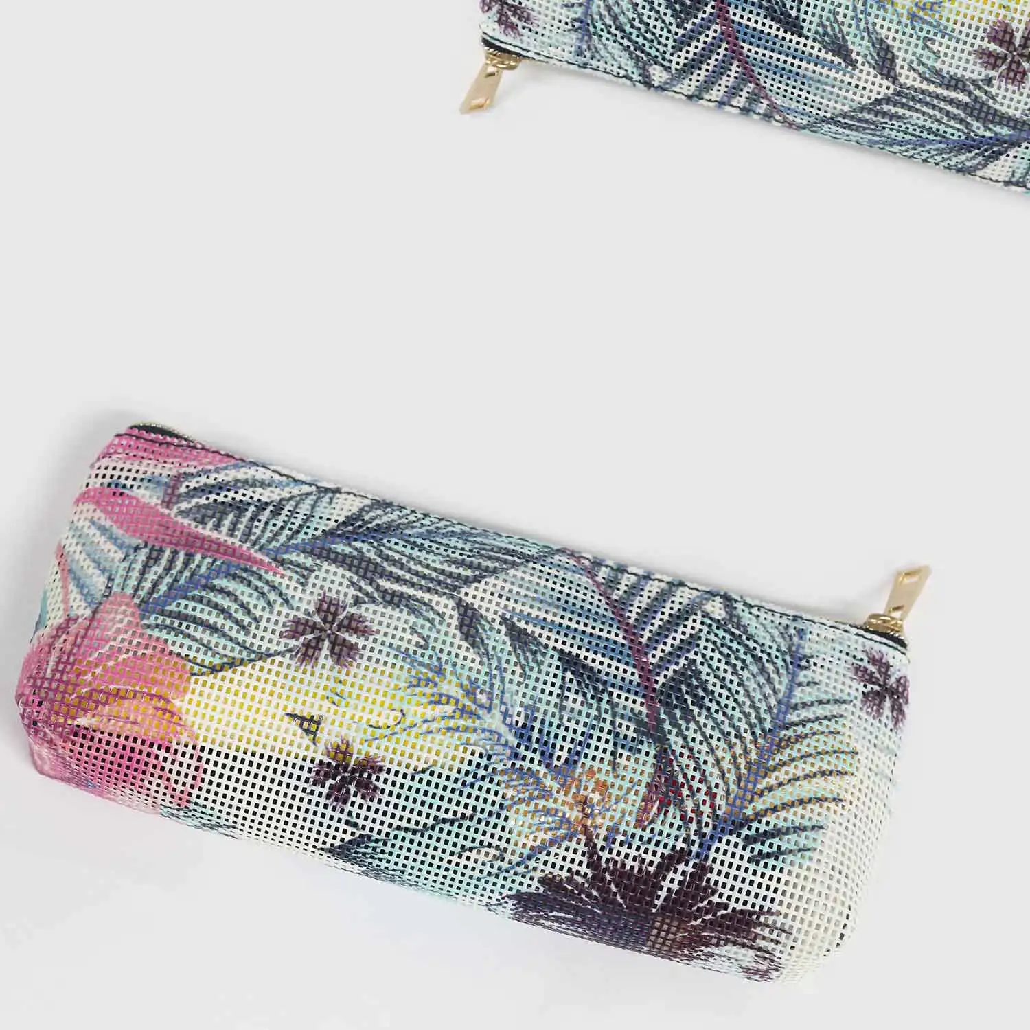 

Custom Floral Print Waterproof Pvc Mesh White Toiletry Pouch Small Cosmetic Bag, Colorful
