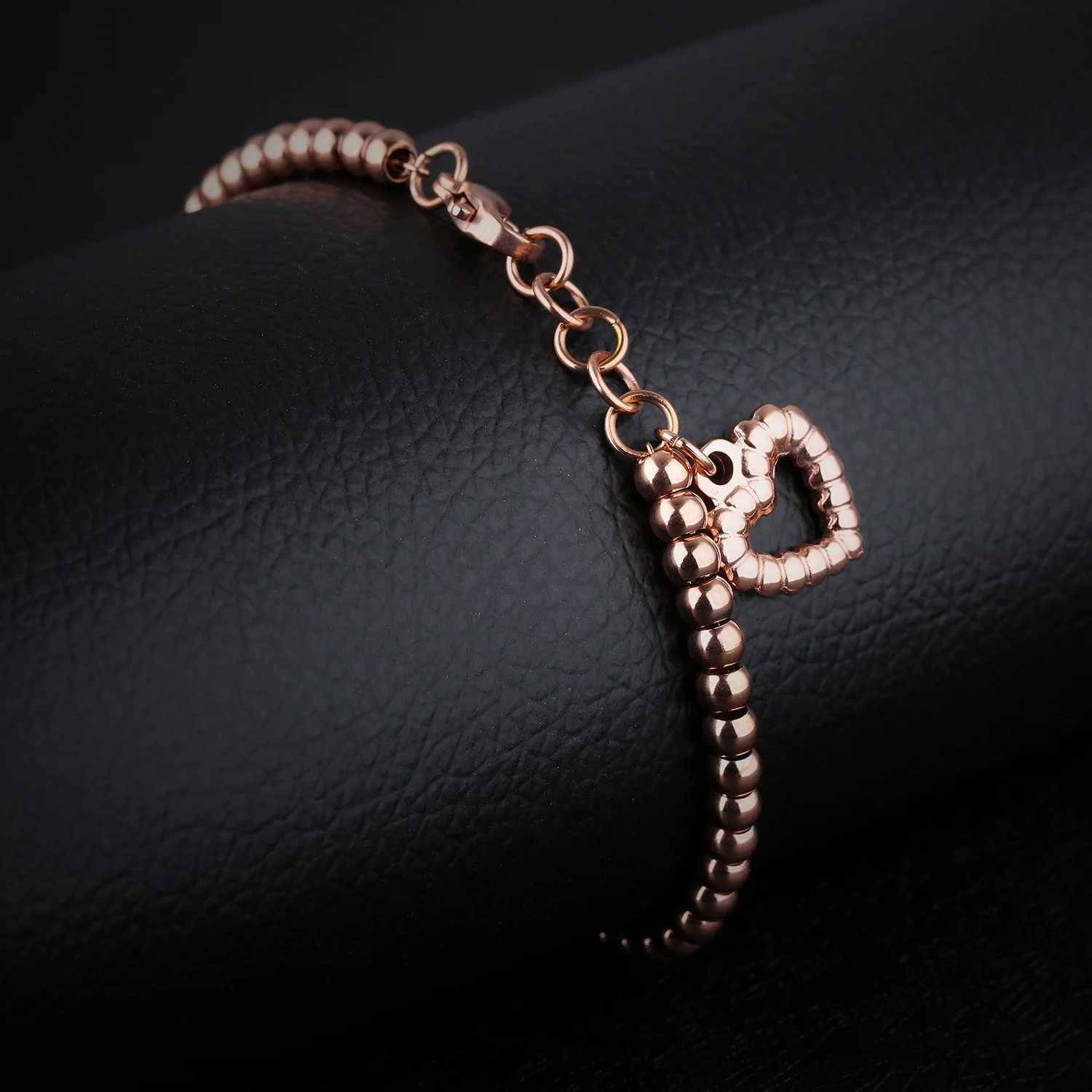 

HongTong Artistic Girl Hand Ornaments Stainless Steel Love Heart Rose Gold Exquisite Bracelet, Picture shown