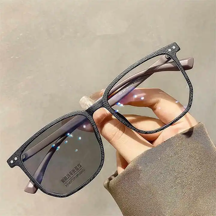 

2023 Vintage Fashion Women Men Color Change Sunglasses Anti Blue Light square Frame Photochromic Glasses