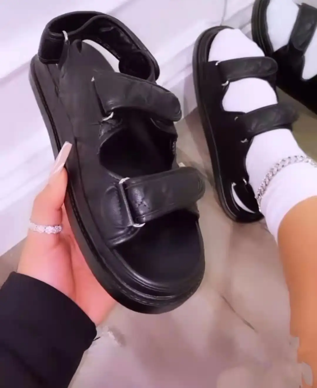 

2021 spring and summer new lozenge weaving small fragrant flat slippers female muffin sandals with thick Soles open-toed Sandals