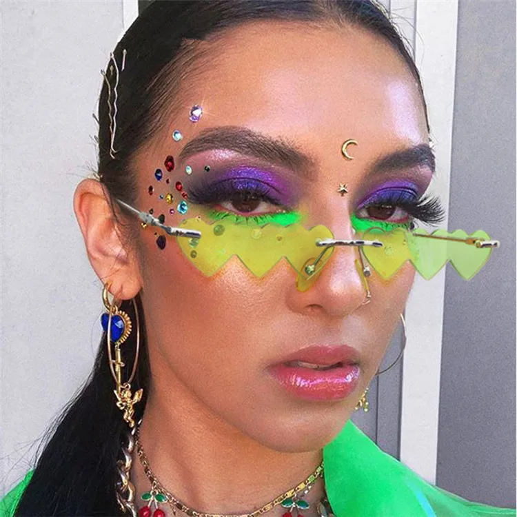 

2020 Europe and the United States trend new fashion wave small frame heart shaped party personality sunglasses, Mix color or custom colors