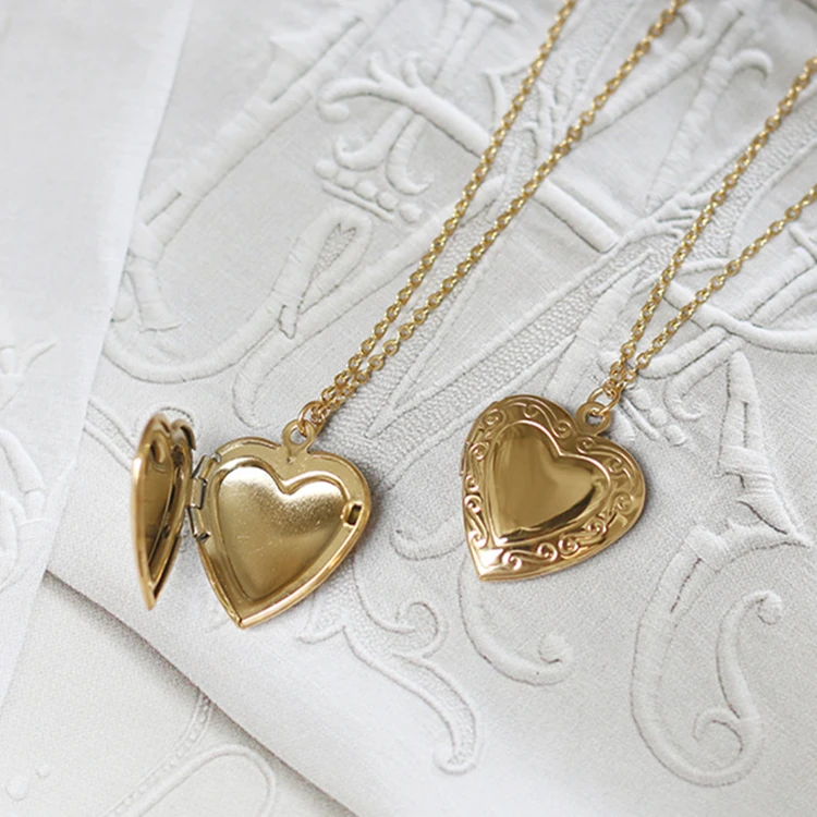 

18k Gold Plated Stainless Steel Frame Blank Locket Jewelry Custom Logo French Heart Lock Photo Locket Pendant Necklace For Women, Picture shows