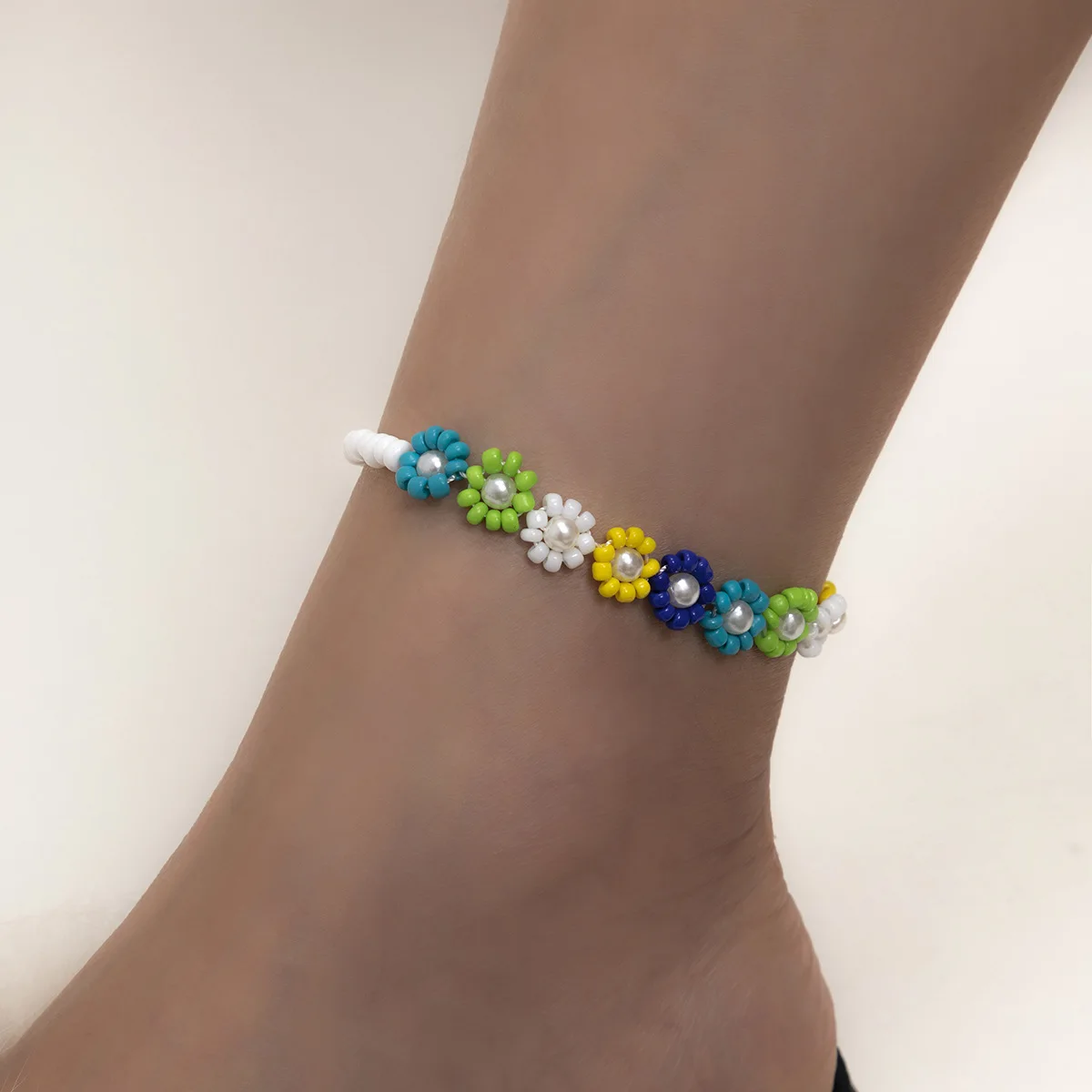 

2021 trendy minimalist daisy anklet wholesale dainty handmade anklets and necklaces set women