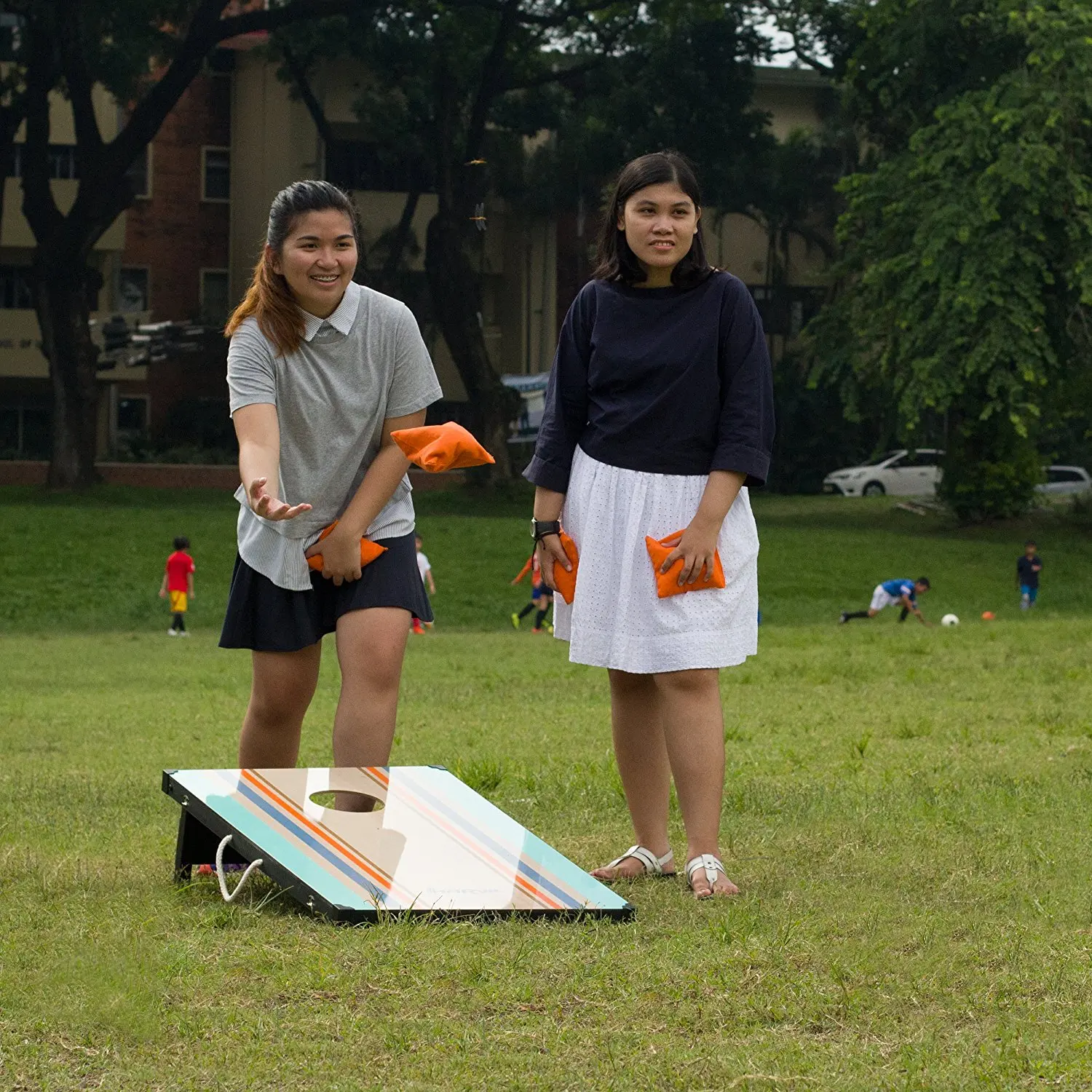 投掷游戏 cornhole set tailgate 玉米抛掷板和豆袋