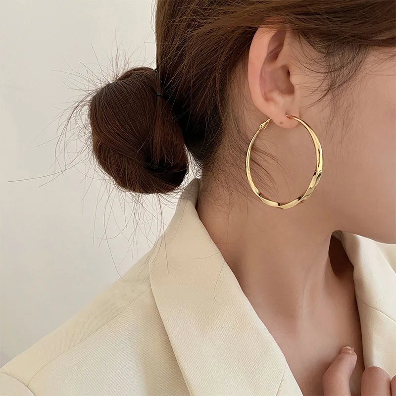 

JuHu Exaggerated Fashion Round Metal Circle Twisted Earrings Female Temperament Earrings, Europe and america exaggerated big ear rings