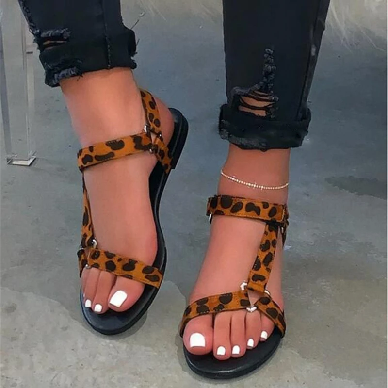

Wholesale Women Summer Shoes Casual Large Size Beach Wear Staps Non-slip Flat Sandals