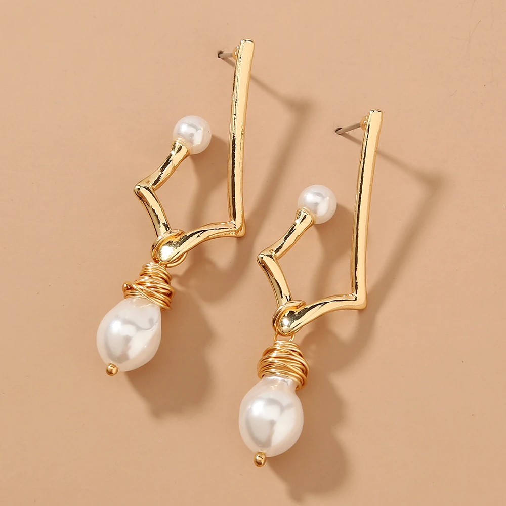 

Unique Gold Rhomboic Earrings With Baroque Pearl Pendant