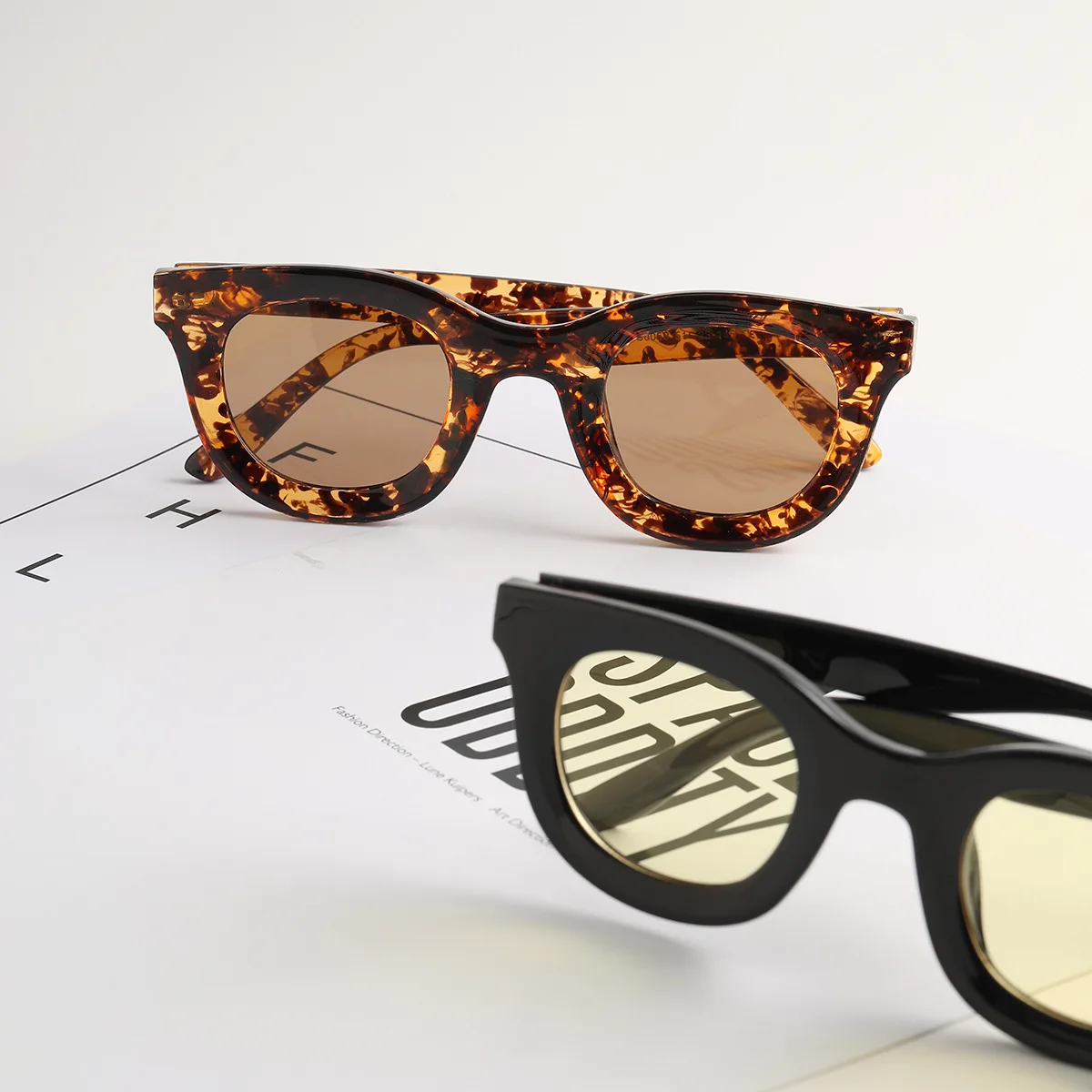 

Wholesale Hot Selling Classical Newest Fashion Big Frame Luxury Oversized Sunglasses Women Men 2021, As picture