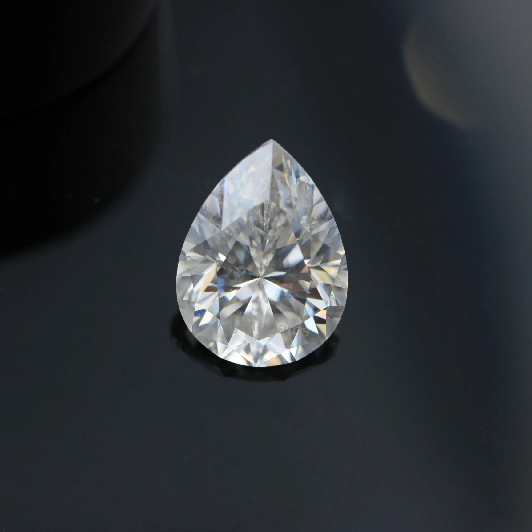 

Yuying Gems wholesale pear cut D white color 0.5ct moissanite stones VVS clarity gra certificate moissanite diamond, D-f