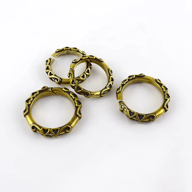 

MeeTee AP268 Alloy Carving Keychain Antique Pure Brass Ring