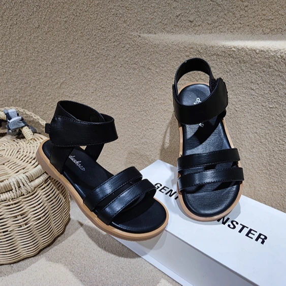 

A new summer Korean edition of fashionable primary school sandals