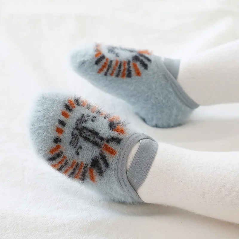 

Cartoon Velvet Yarn Baby Socks Children's Glue Non-slip Step Shoes Socks. Autumn and Winter New Baby Floor Socks