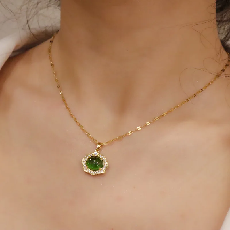 

Trendy Green Emerald Crystal Necklace 18k Gold Plated Adjustable Lip Chain Inlaid CZ Zircon Stainless Steel Necklace