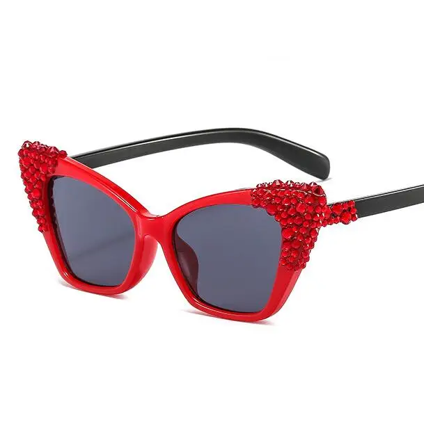 

Qmoon Fashion Cat Eye Sunglasses Women Female Luxury Brand Designer Rhinestone Crystal Sun Glasses Sunglasses with Red Diamond