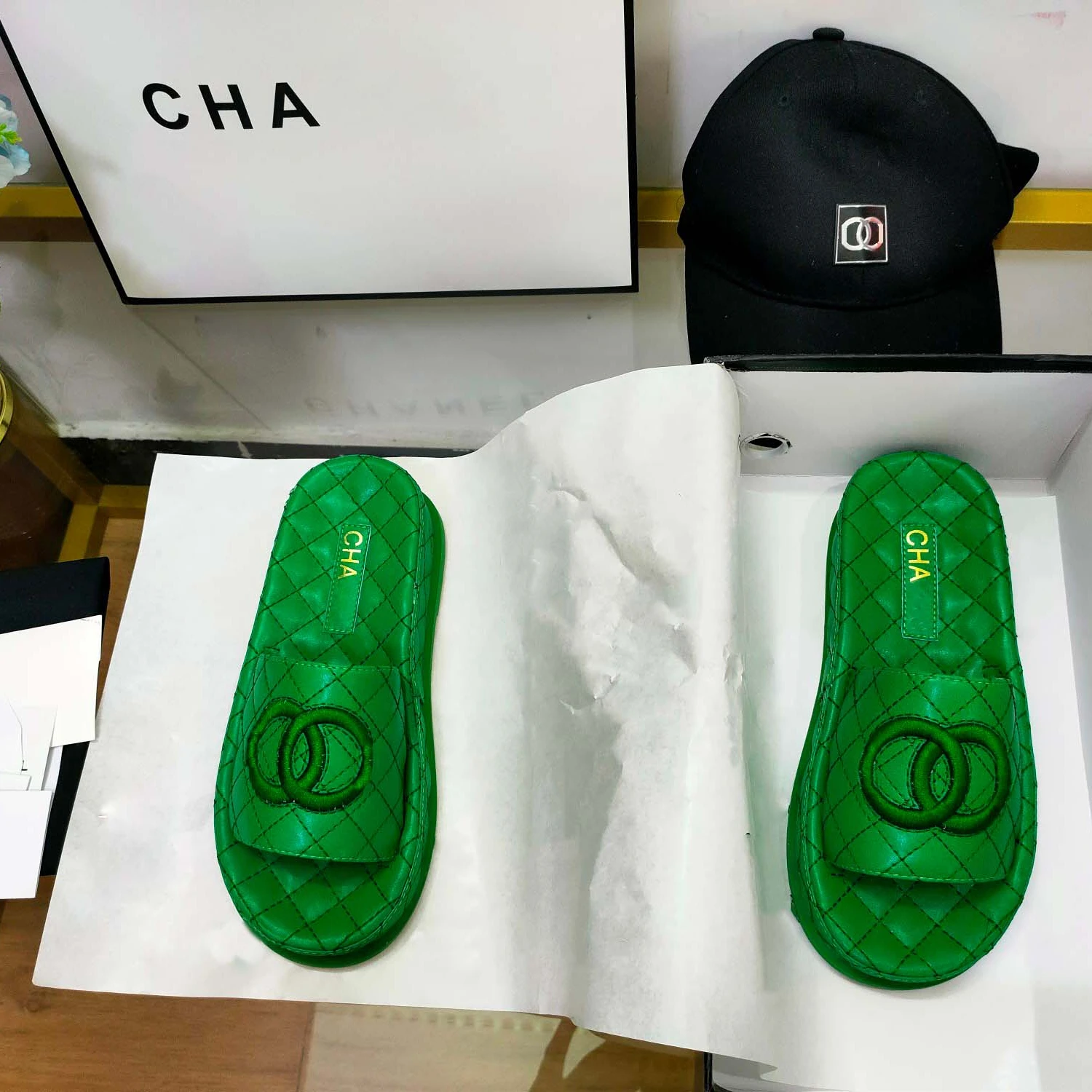 

2022China GUC Designercustomized Fashion HomeSlipper For Men's And Women's Universal Slippers Eva Rubber SlipperFor, Picture showed