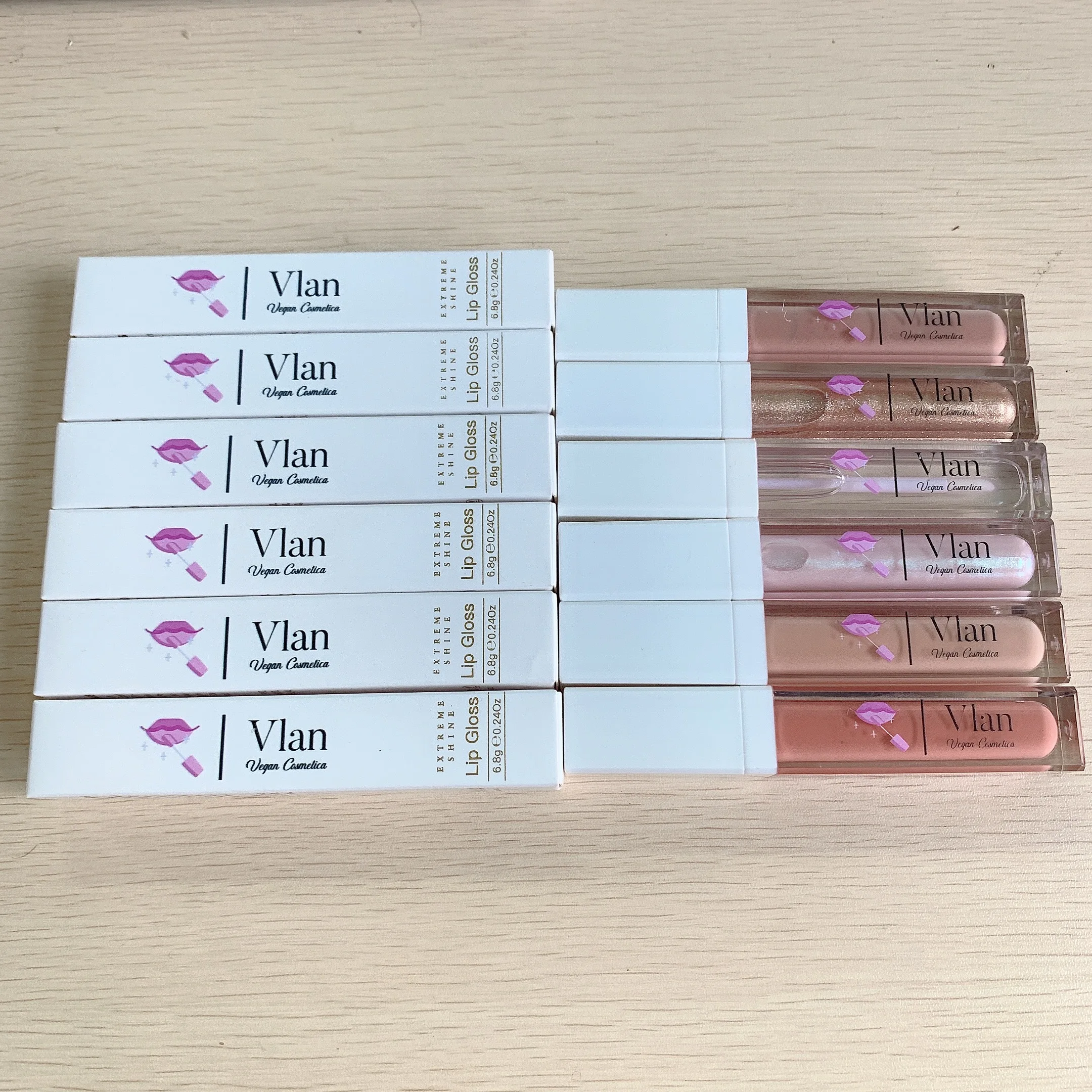 

OEM/ODM Lip Gloss Container Lipgloss Base Shiny Custom Logo Lipgloss Private Label Lipsticks