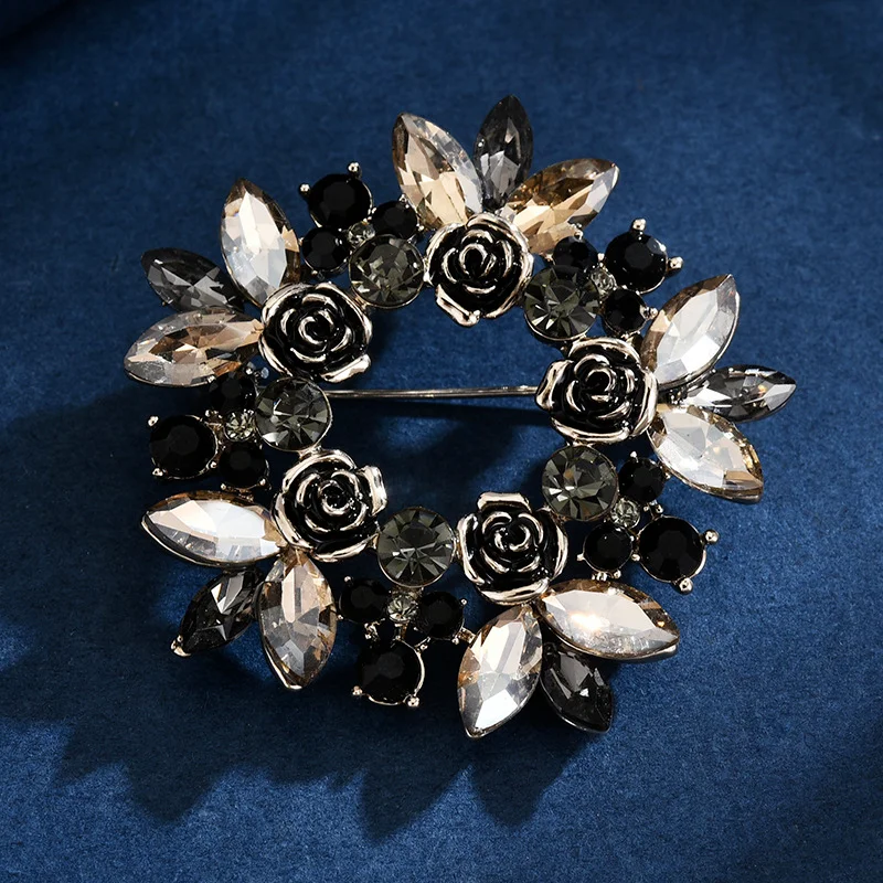 

Designer Crystal Jewelry Trendy Alloy Brooch Flower Pin Ladies Fashion Rhinestone Wedding Brooch