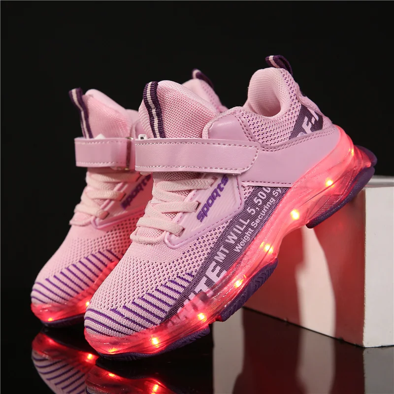 Найк со светящейся подошвой. Светящиеся Nike Jordan. Кроссовки с розовой подошвой