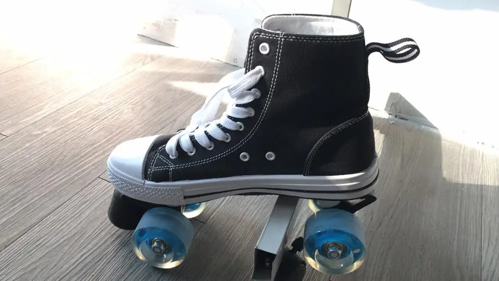 
Good Quality Casual canvas Shoes Quad Roller Skate with Light PU Wheel Flashing Roller Skates 