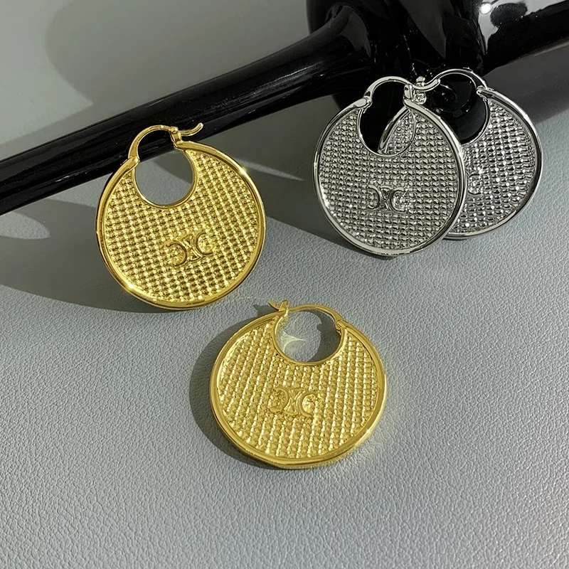 

New High-end Wholesale Vintage CE Metal Round Plaid French Earrings Hooks Gold Huggie Earrings For Women, Gold/silver