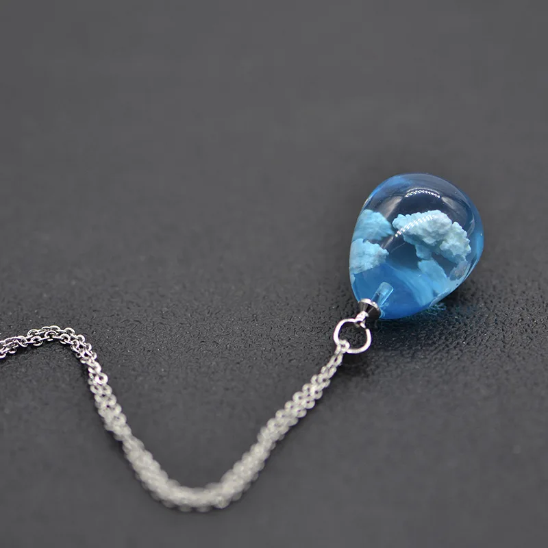 

Hot sale transparent resin water drop blue sky white cloud necklace pendant gift