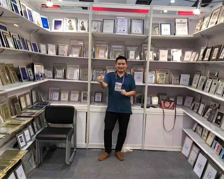 YiWu photo frame shop.jpg