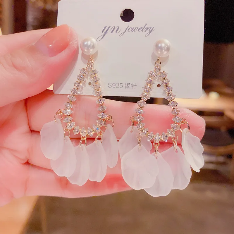 

Fancy Zirconia Pearl Flower Dangle Earrings S925 Back Needle Crystal Flower Petal Tassel Earrings