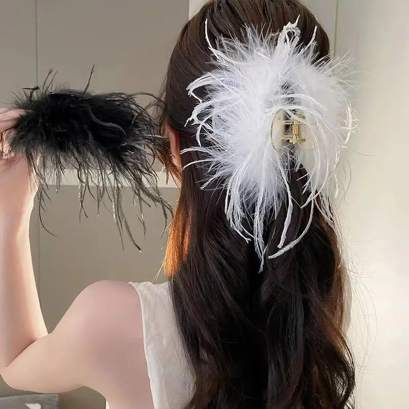 

New Design Fashion Irregular Feather Hair Claw Hair Accessories Black Women Oversize Plush Hair Clip Clamps Winter Hairpins