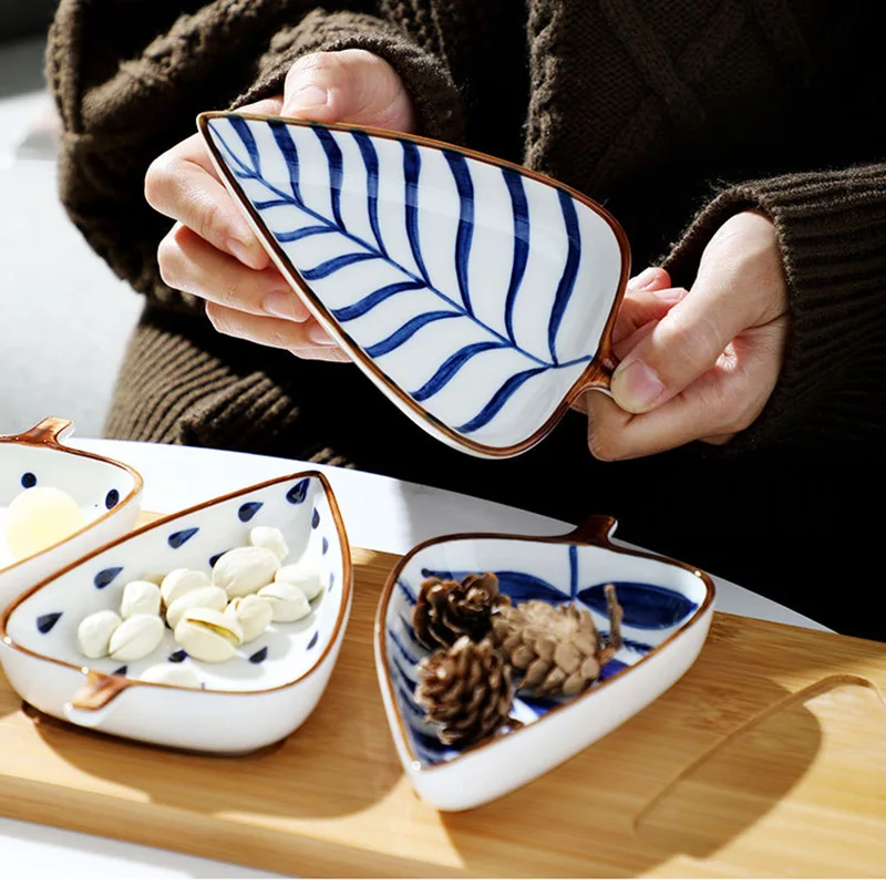 

Creative Japanese Style Ceramic Plate Leaf Shape Snacks Cake Dish Plate for Restaurant, As picture