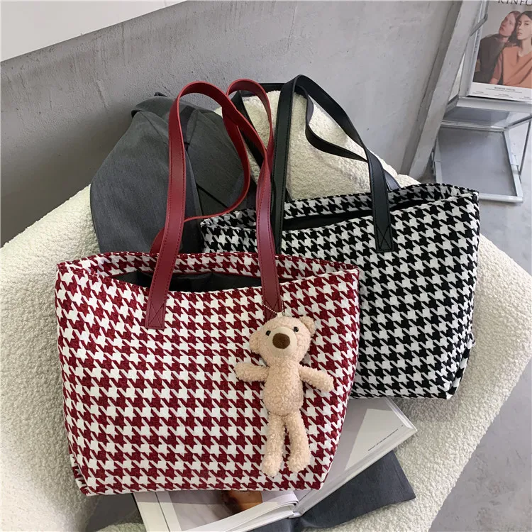 

New Product 3 Colors Lattice Custom Hand Bags The Single Shoulder Bag Good Hand Bag With Bear Pendant For Women