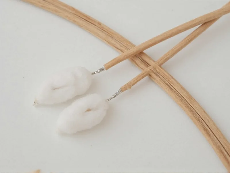 Cotton and wood wicks side by side for candle making