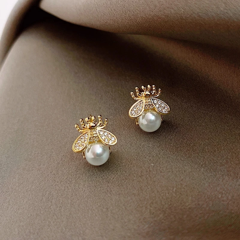 

JL 2021 New Gold Honey Bee Pearl Stud Earrings Fashion Elegant Temperament Versatile Small Earrings Ladies Jewelry