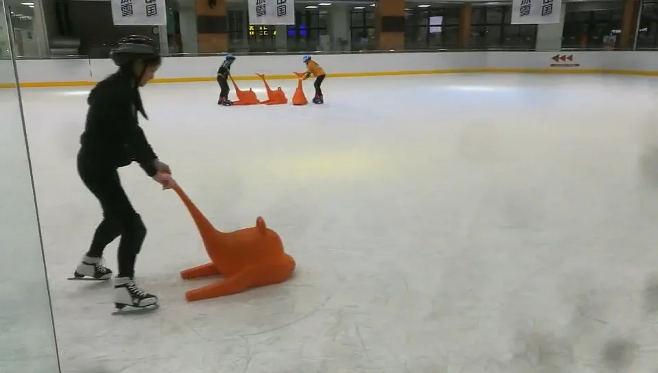 каток спб 2022. таврический сад каток. каток на бутлерова. закрытые катки с прокатом. закрытые катки с прокатом.