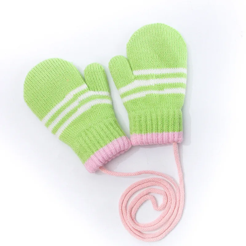 

Wool baby Mittens for infants in autumn and winter refers to Mittens for children and children to keep warm and thick bags