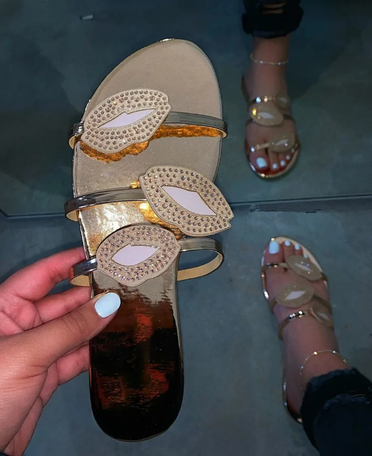 

Amazon aliexpress hot sale fashion sexy lips rhinestone sandals female 2020 European and American flat slippers women