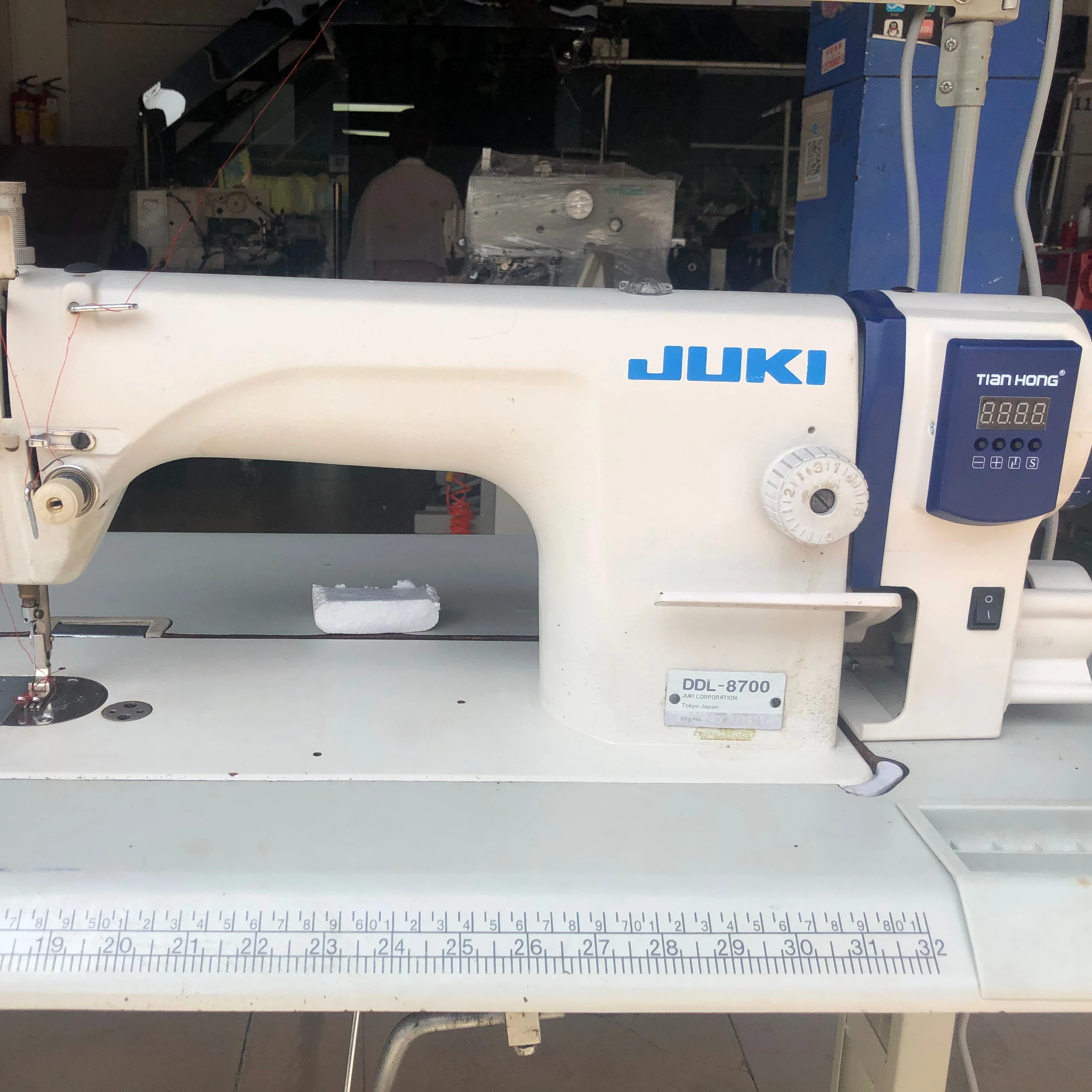 
used juki8700 Direct Drive Industrial Lockstitch Sewing Machine with Automatic Thread Trimmer 
