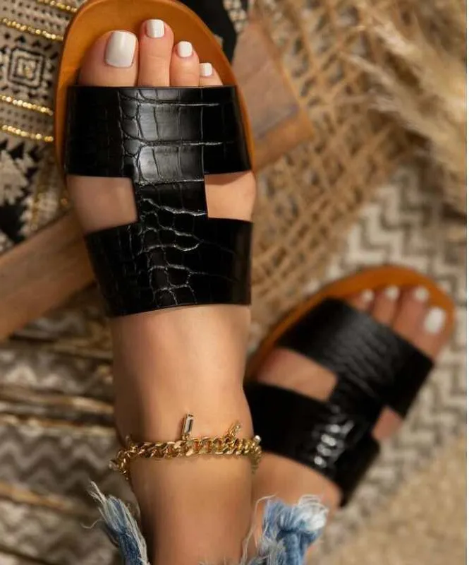 

Manufacturers wholesale synthetic leather material upper sandals and slippers fashion wild ladies slippers