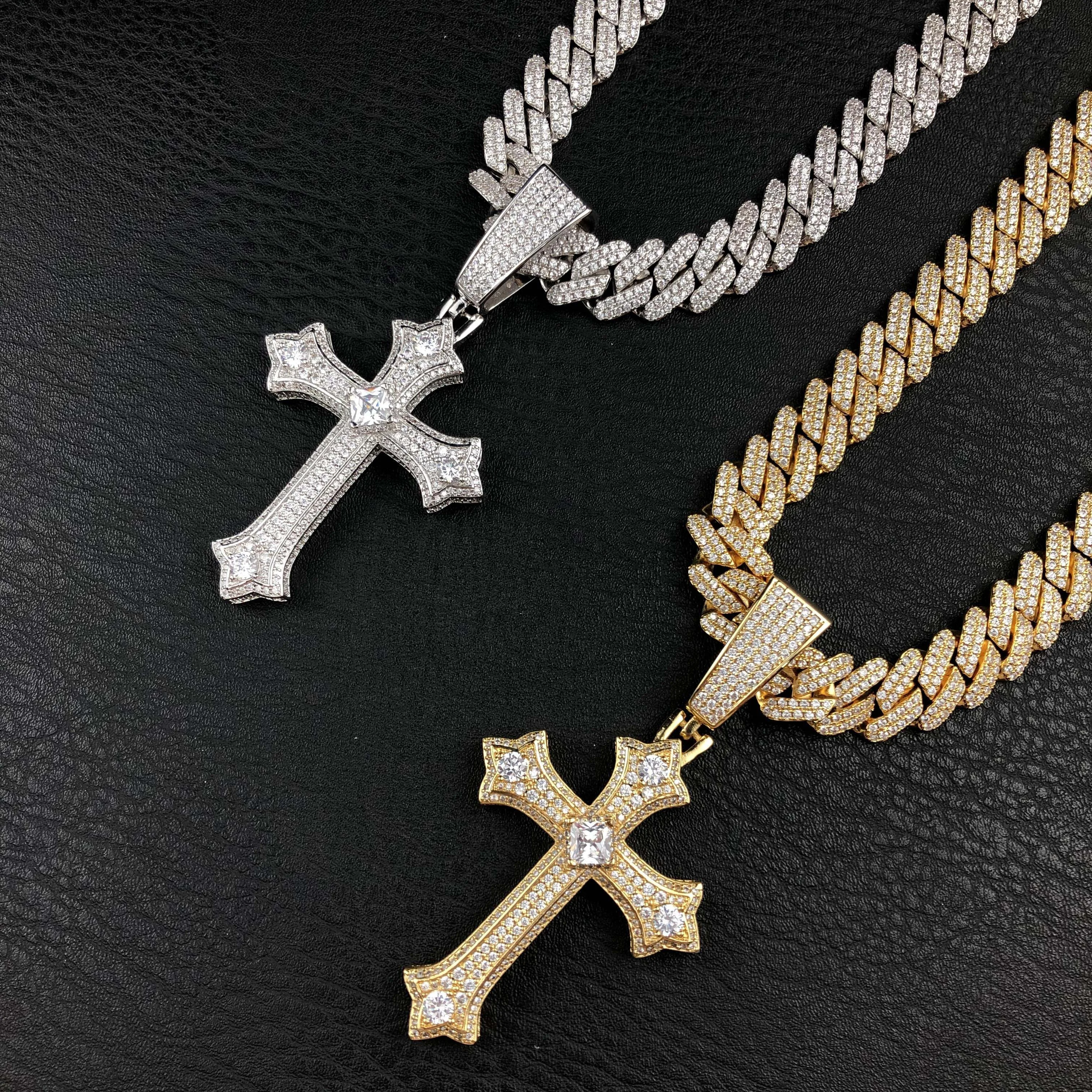 

YSS Jewelry Big cross pendant in yellow gold and white gold, Picture