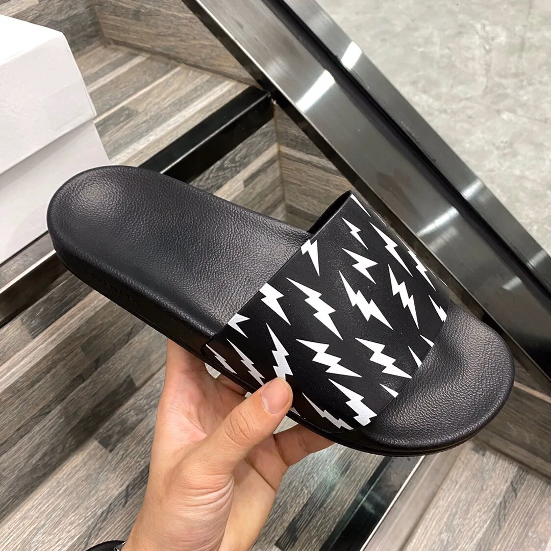 

2021 summer new men's flip flops lightning pattern leather indoor and outdoor two-wear slippers European and American large size, Black