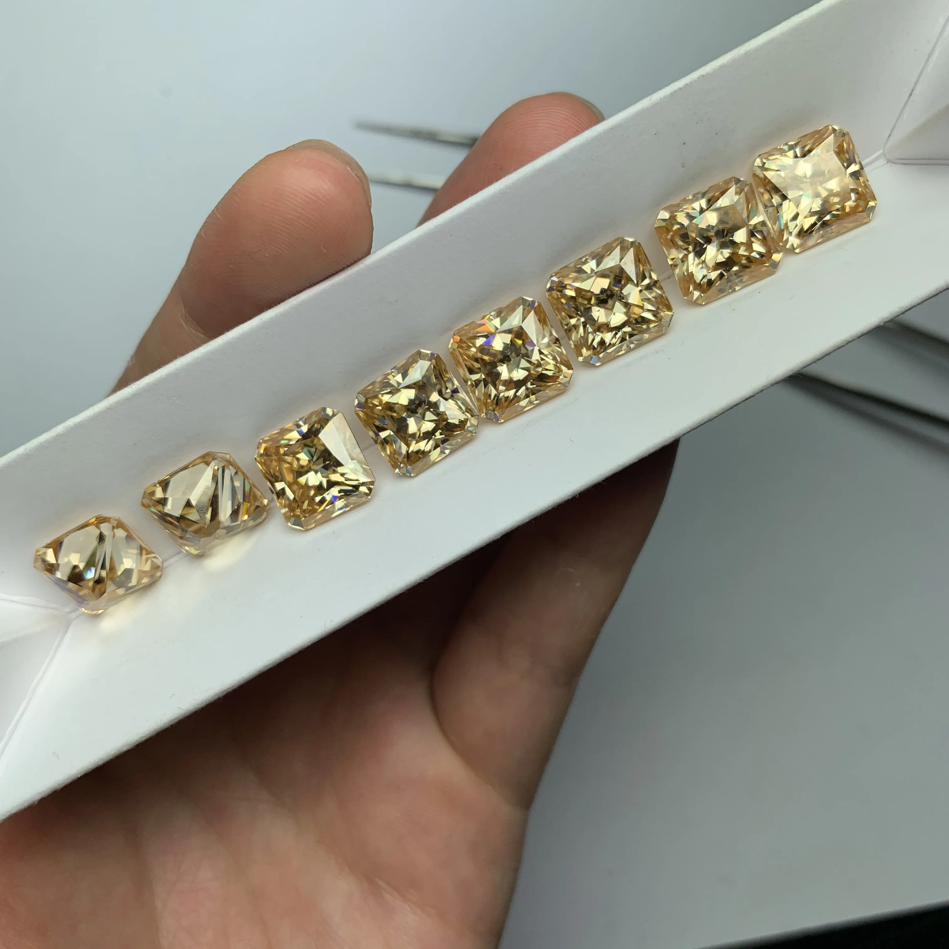 

Wuzhou 5.5x5.5mm to 10x10mm Radiant cut champagne color moissanite for wholesale