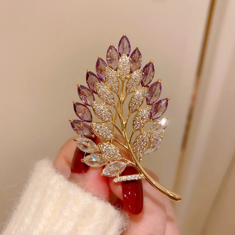 

New Women Elegant Suit Pin Beautiful Gradient Gold Brooch Pins Inlaid Zircon Leaf Brooches