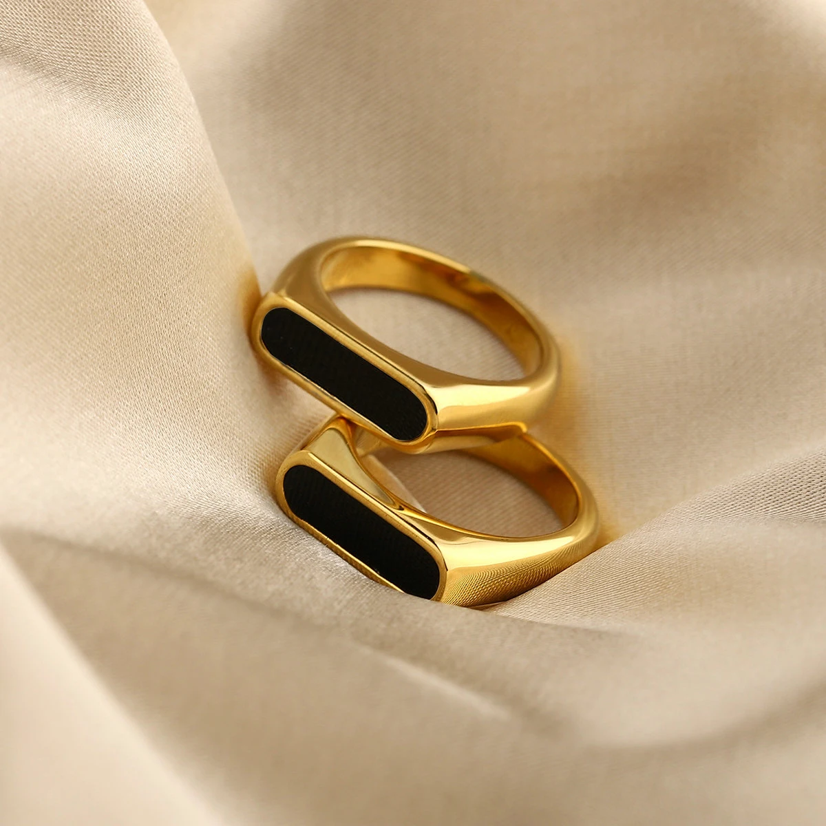 

Hot Selling Minimalist Signet Ring Gold Plated Stainless Steel Black Rectangle Stackable Rings For Women Jewelry