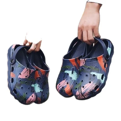 

Men and women summer anti-skid couples Korean version of the beach female headpiece hollow graffiti cool slippers, As shown in figure