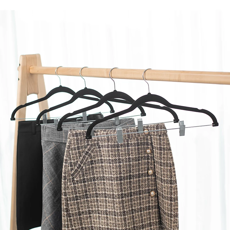 

Logo Custom Velvet Hanger Non Slip Boutique Velvet Clothes Hangers With Clips