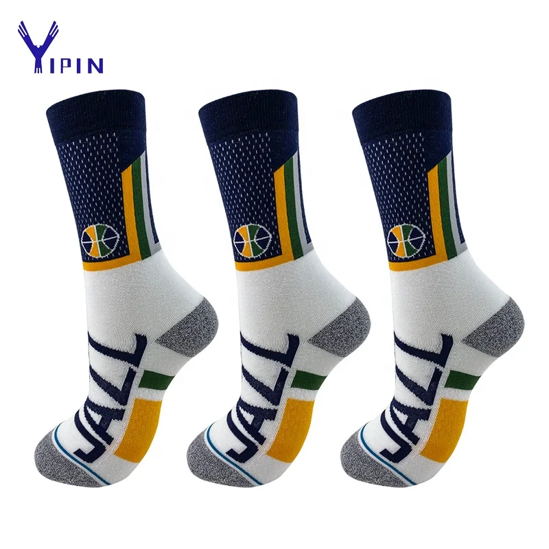 

2020 new design anti slip embroidery custom logo athletic basketball socks