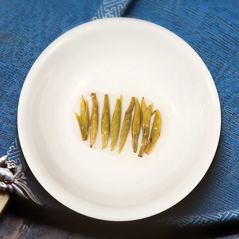 
Organic High Mountain Mengdinghuangya Yellow Tea with Round Box Package 